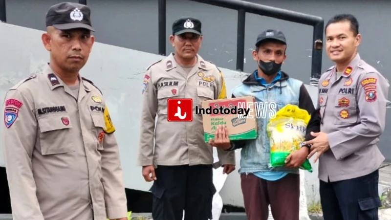 Sambut HUT Bhayangkara ke 80, Kapolsek Siantar Timur Berikan Bansos kepada Warga Kurang Mampu